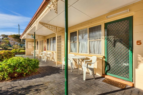 Wintersun Gardens Motel - Winery Find 36