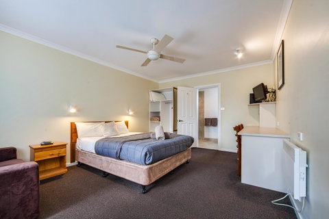 Wintersun Gardens Motel - Winery Find 10
