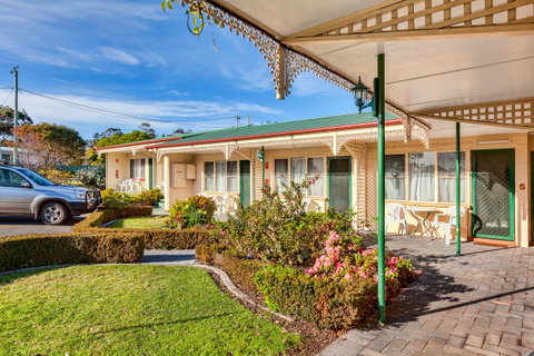 Wintersun Gardens Motel - Winery Find 27