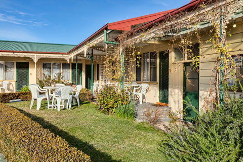 Wintersun Gardens Motel - Winery Find 24