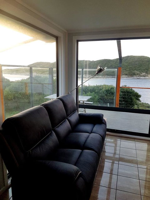 Ocean View Cottage - Winery Find 10