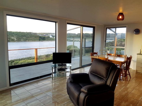 Ocean View Cottage - Winery Find 11