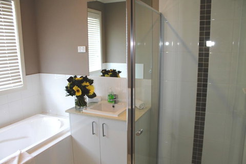 Atarhi Villas - Melbourne - Winery Find 10