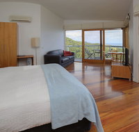 Chris's Beacon Point Restaurant  Villas - Winery Find