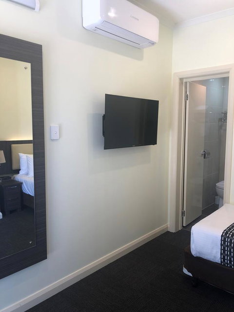 Best Western Melbourne Airport - Winery Find 23