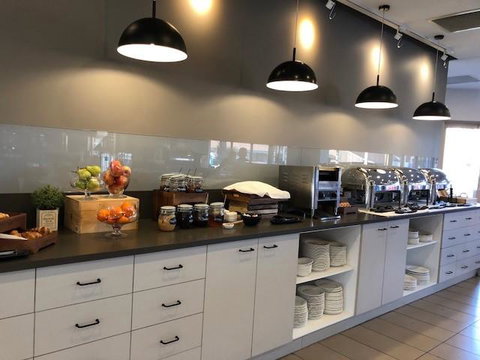 Best Western Melbourne Airport - Winery Find 7