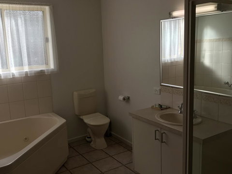 Beachcomber Motel & Apartments - Winery Find 9