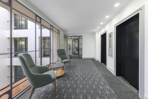 The Savoy Hotel On Little Collins Melbourne - Winery Find 10