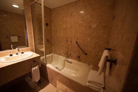 CitiClub Hotel Melbourne - Winery Find 23