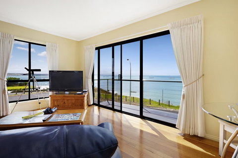 Clifftop Apartments Portland Vic - Winery Find 5