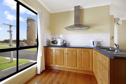 Clifftop Apartments Portland Vic - Winery Find 10