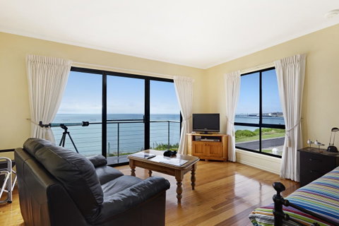 Clifftop Apartments Portland Vic - Winery Find 1