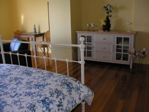 Clifftop Apartments Portland Vic - Winery Find 9