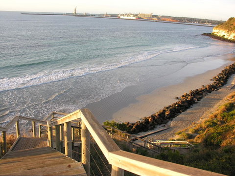 Clifftop Apartments Portland Vic - Winery Find 6