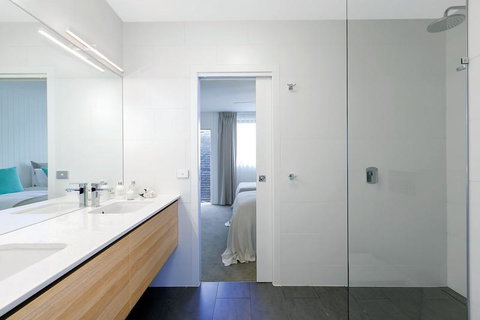 Lakes Edge Apartments - Winery Find 2