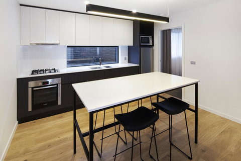 Lakes Edge Apartments - Winery Find 6