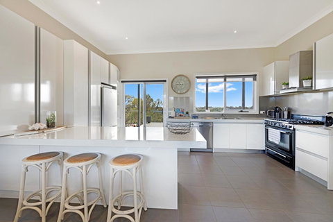 Beachside House - Winery Find 7