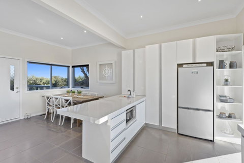 Beachside House - Winery Find 10