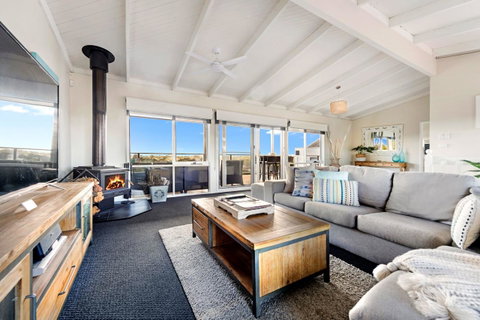 Beachside House - Winery Find 0