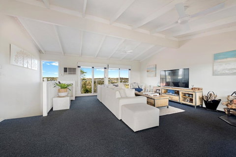 Beachside House - Winery Find 1