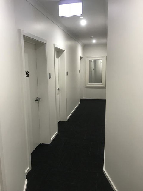 CROWN CENTRAL BUSINESS DISTRICT MOTEL - NO UNDER 18s - Winery Find 22