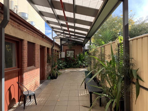 CROWN CENTRAL BUSINESS DISTRICT MOTEL - NO UNDER 18s - Winery Find 3