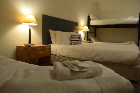 CROWN CENTRAL BUSINESS DISTRICT MOTEL - NO UNDER 18s - Winery Find 38