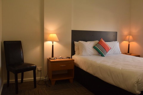 CROWN CENTRAL BUSINESS DISTRICT MOTEL - NO UNDER 18s - Winery Find 33