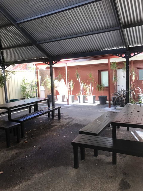 CROWN CENTRAL BUSINESS DISTRICT MOTEL - NO UNDER 18s - Winery Find 16