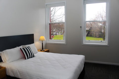 CROWN CENTRAL BUSINESS DISTRICT MOTEL - NO UNDER 18s - Winery Find 23
