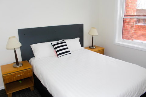 CROWN CENTRAL BUSINESS DISTRICT MOTEL - NO UNDER 18s - Winery Find 44