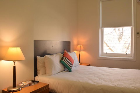 CROWN CENTRAL BUSINESS DISTRICT MOTEL - NO UNDER 18s - Winery Find 32