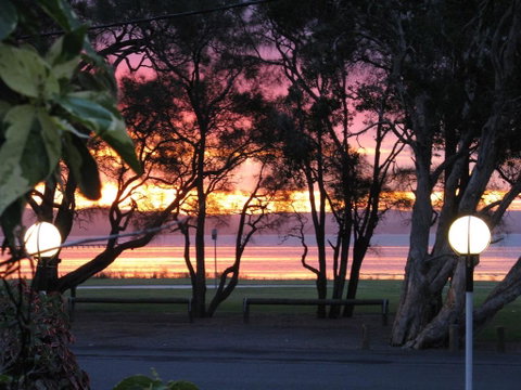 The Jetty Cabin Lakeside - Winery Find 1