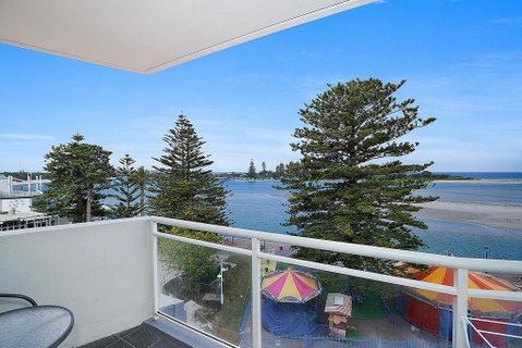 The Oaks Waterfront Resort, Unit 302 - Winery Find 1