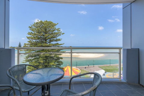 The Oaks Waterfront Resort, Unit 303 - Winery Find 2
