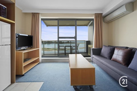 The Oaks Waterfront Resort, Unit 511 - Winery Find 0
