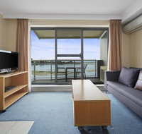 The Oaks Waterfront Resort Unit 511 - Winery Find