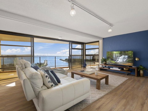 The Penthouse @ Point Cartwright - INSTANT HOTEL WINNER 2019 - Winery Find 1