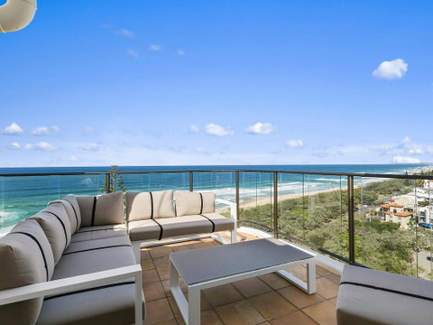 The Penthouse @ Point Cartwright - INSTANT HOTEL WINNER 2019 - Winery Find 3