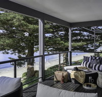 The Seaview - Designer Beachfront House - Winery Find