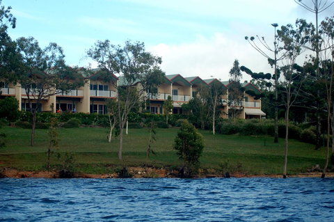 Tinaroo Lake Resort - Winery Find 2
