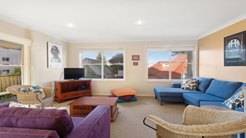 Tokelau 3 - Tuncurry Townhouse - Winery Find 2