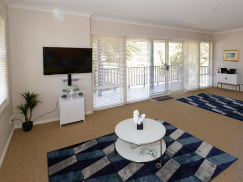 Tokelau Townhouse 1 - Winery Find 3