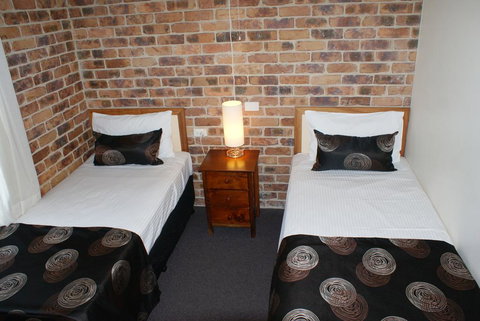 Toowong Villas - Winery Find 2