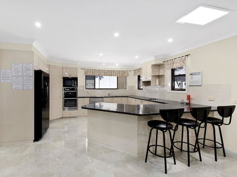 Toukley Waterfront House - Winery Find 3