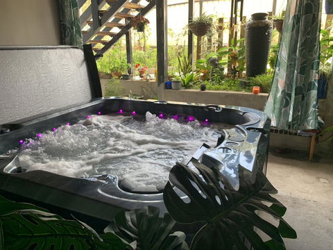 Tranquil Spa Retreat - Winery Find 1