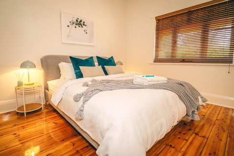 Treasure On Bagot-Free Wifi/Netflix-Close To CBD - Winery Find 1