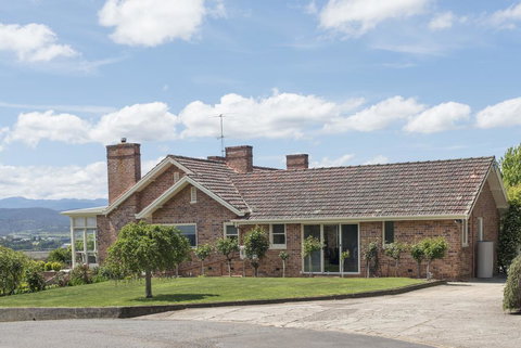 Trevallyn House B & B - Winery Find 1