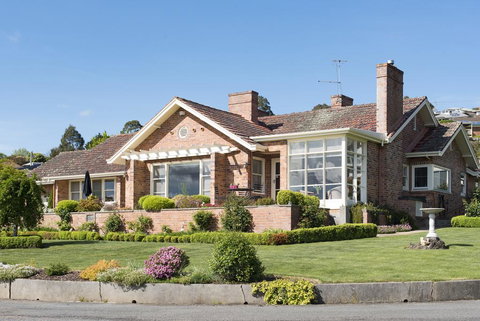 Trevallyn House B & B - Winery Find 0