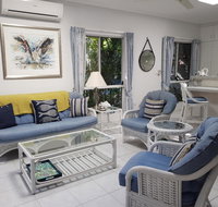 Trinity Beach POOLSIDE Apartment - Winery Find